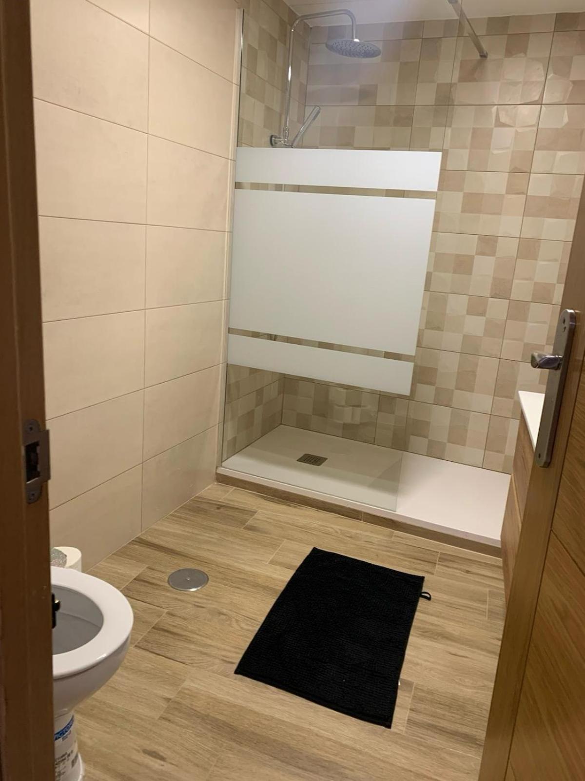 Apartamento Completo Para 8 Personas A 5 Minutos Del Aeropuerto E Ifema Apartment Madrid Luaran gambar